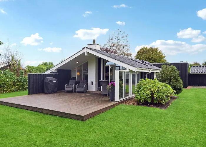 Сasa de vacaciones 3 Bedroom Awesome In Frederikshavn